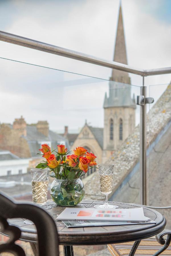 The George Street Hotel Oxford Exteriér fotografie The view from the balcony of the 1001 Club