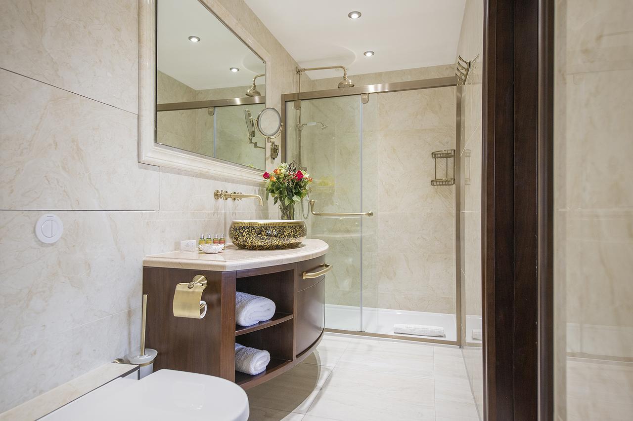 The George Street Hotel Oxford Exteriér fotografie A bathroom in a hotel