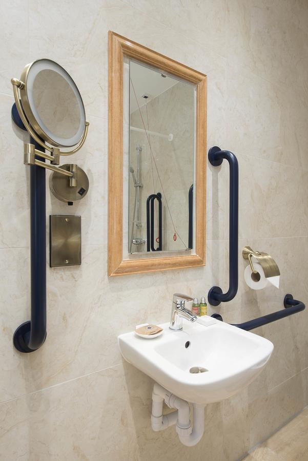 The George Street Hotel Oxford Exteriér fotografie Disabled toilet facilities