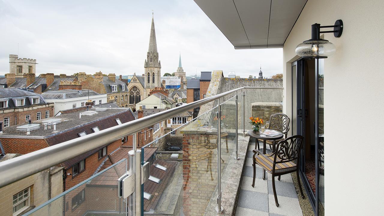 The George Street Hotel Oxford Exteriér fotografie A balcony in a residential apartment