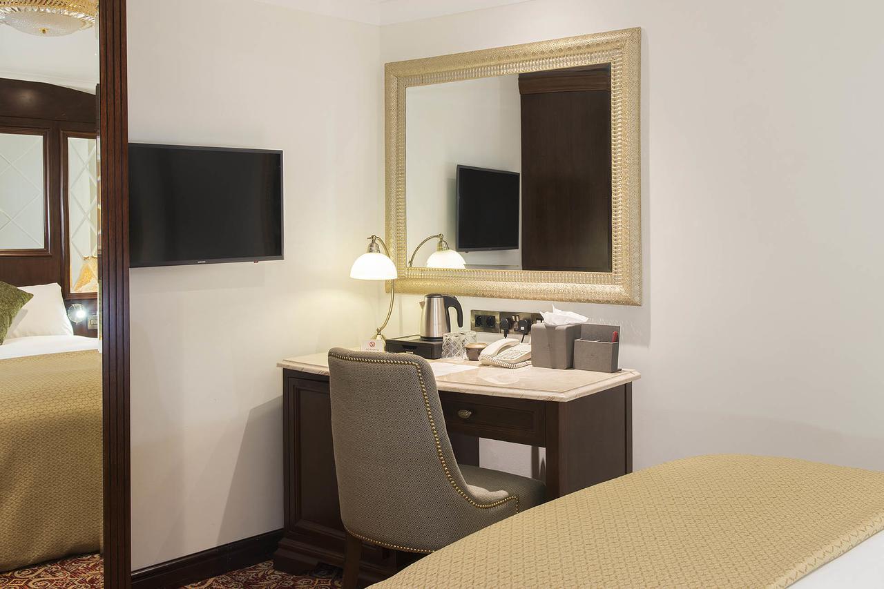 The George Street Hotel Oxford Exteriér fotografie A vanity table in a hotel room