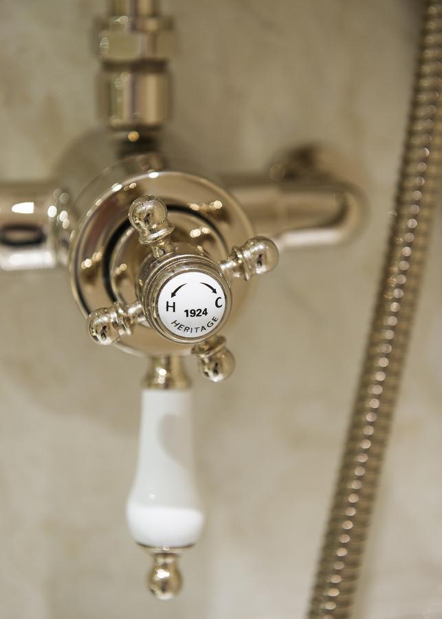 The George Street Hotel Oxford Exteriér fotografie Heritage bathroom fittings